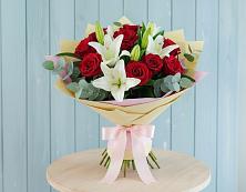 Букет цветов из:  Лилии и Розы в Колпне