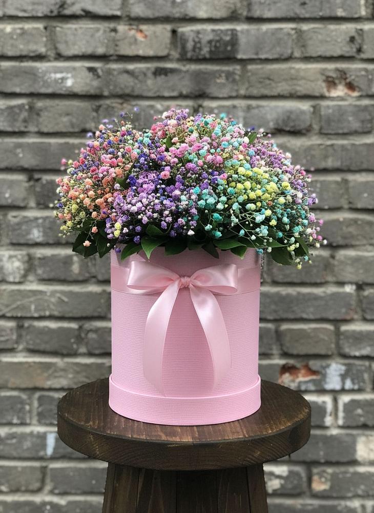 Цветочная композиция из Гипсофила и Розы в шляпной коробке в Колпне