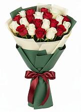 Букет Микс из красных и белых роз в Колпне