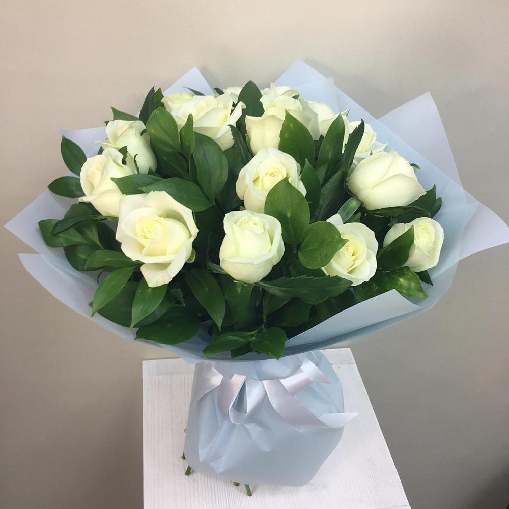 Букет 15 Белых роз Проуд в Колпне