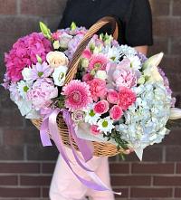 Композиция солнечный день в Колпне Цветочная композиция из Розы, Хризантемы, Пионы и Лизиантусы в корзине в Колпне