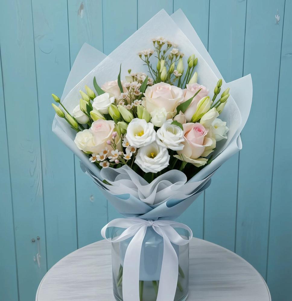 Букет цветов из: Розы и Лизиантусы в Колпне