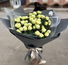 Букет Белые кустовые розы Солинеро в Колпне