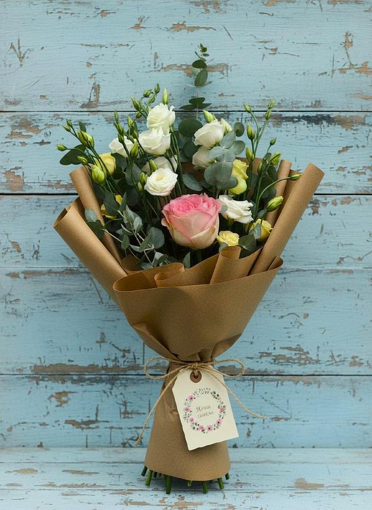 Букет цветов из: Розы и Лизиантусы в Колпне