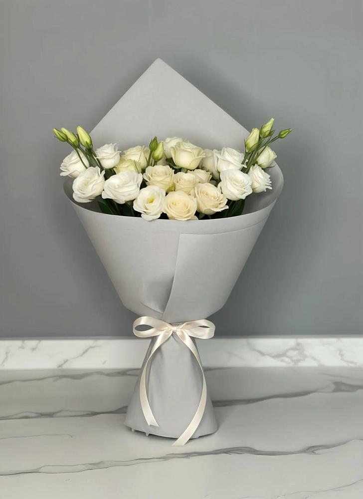 Букет цветов из: Розы и Лизиантусы в Колпне