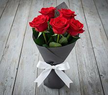 Букет 5 Красных роз Эдлесс Лав в Колпне