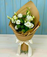 Букет цветов из:  Хризантемы и Лизиантусы в Колпне