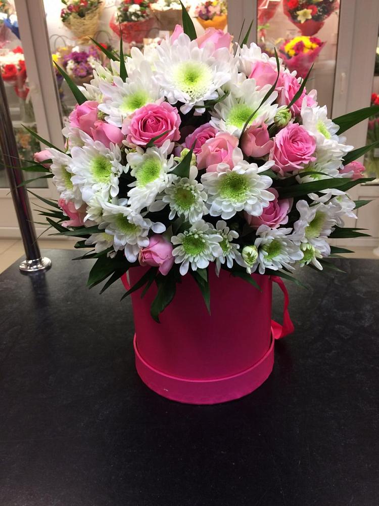 Цветочная композиция из Розы и Хризантемы в шляпной коробке в Колпне