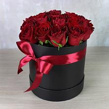 Цветочная композиция из Розы в шляпной коробке в Колпне