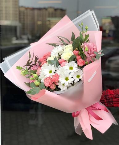 Букет цветов из: Розы, Лизиантусы и Хризантемы в Колпне