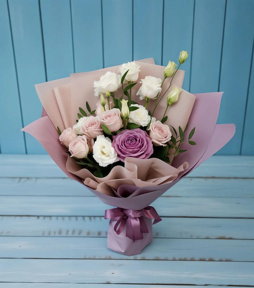 Букет цветов из: Розы и Лизиантусы в Колпне